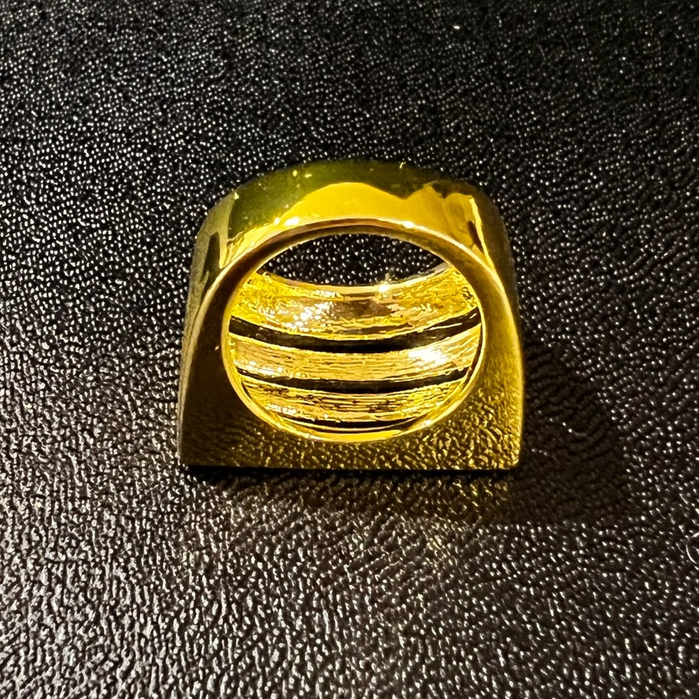 Elegant Gold Women's Ring - Picture 4 of 6